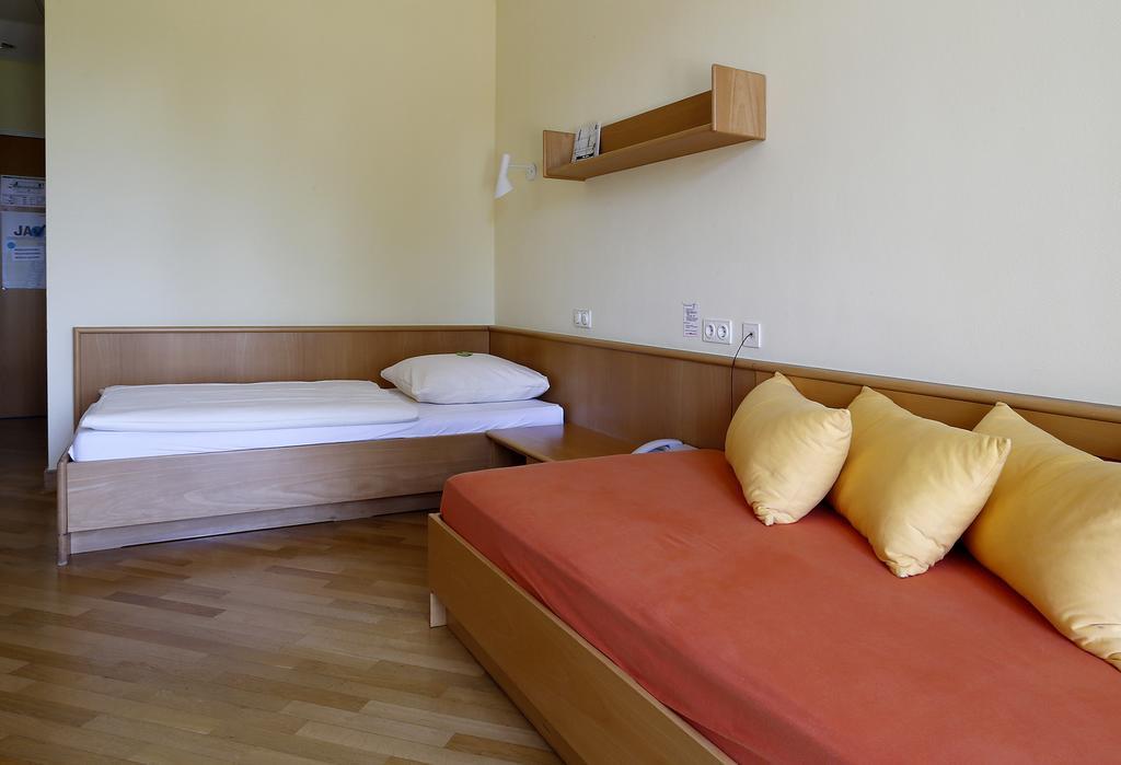 Tagungs- Und Bildungszentrum Steinbach/Taunus Steinbach im Taunus Стая снимка