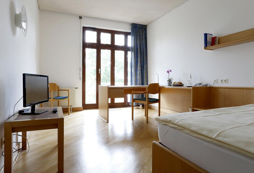 Tagungs- Und Bildungszentrum Steinbach/Taunus Steinbach im Taunus Стая снимка